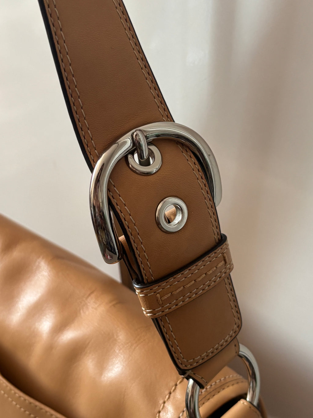 Vintage SoHo Coach F13729 Beige Flap Shoulder Bag