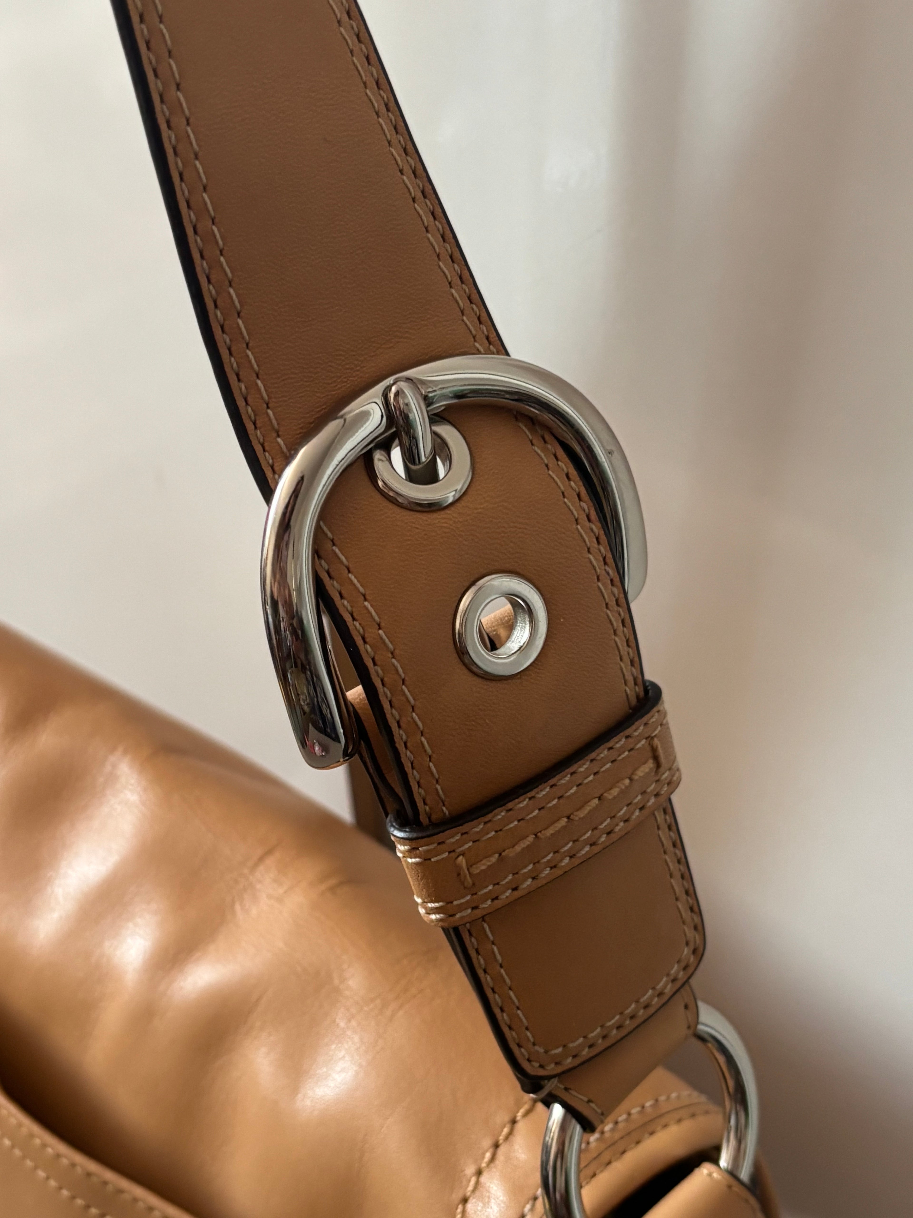 Vintage SoHo Coach F13729 Beige Flap Shoulder Bag