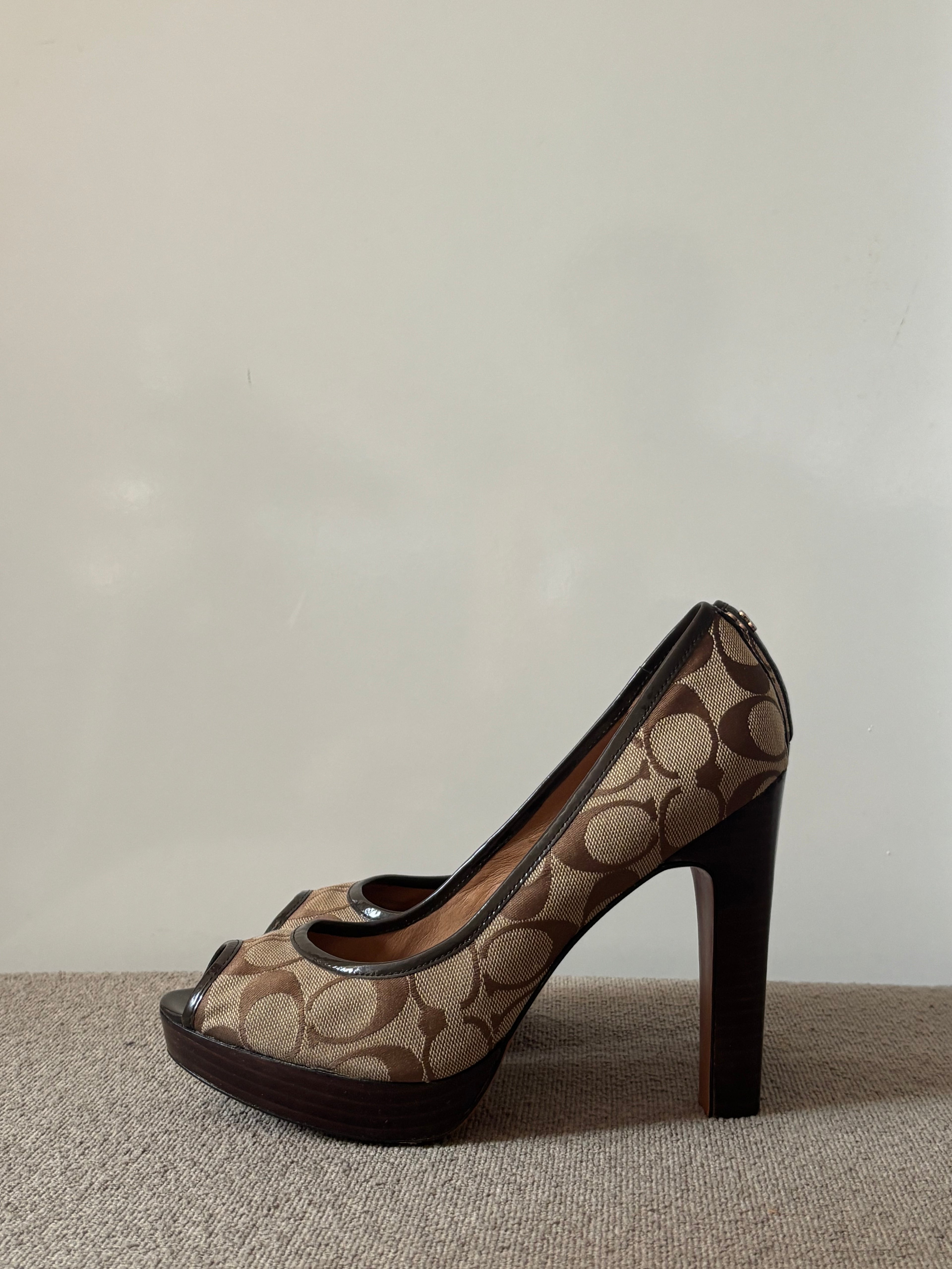 Vintage Coach Signature Peep-Toe Platform Pumps – Size 8.5