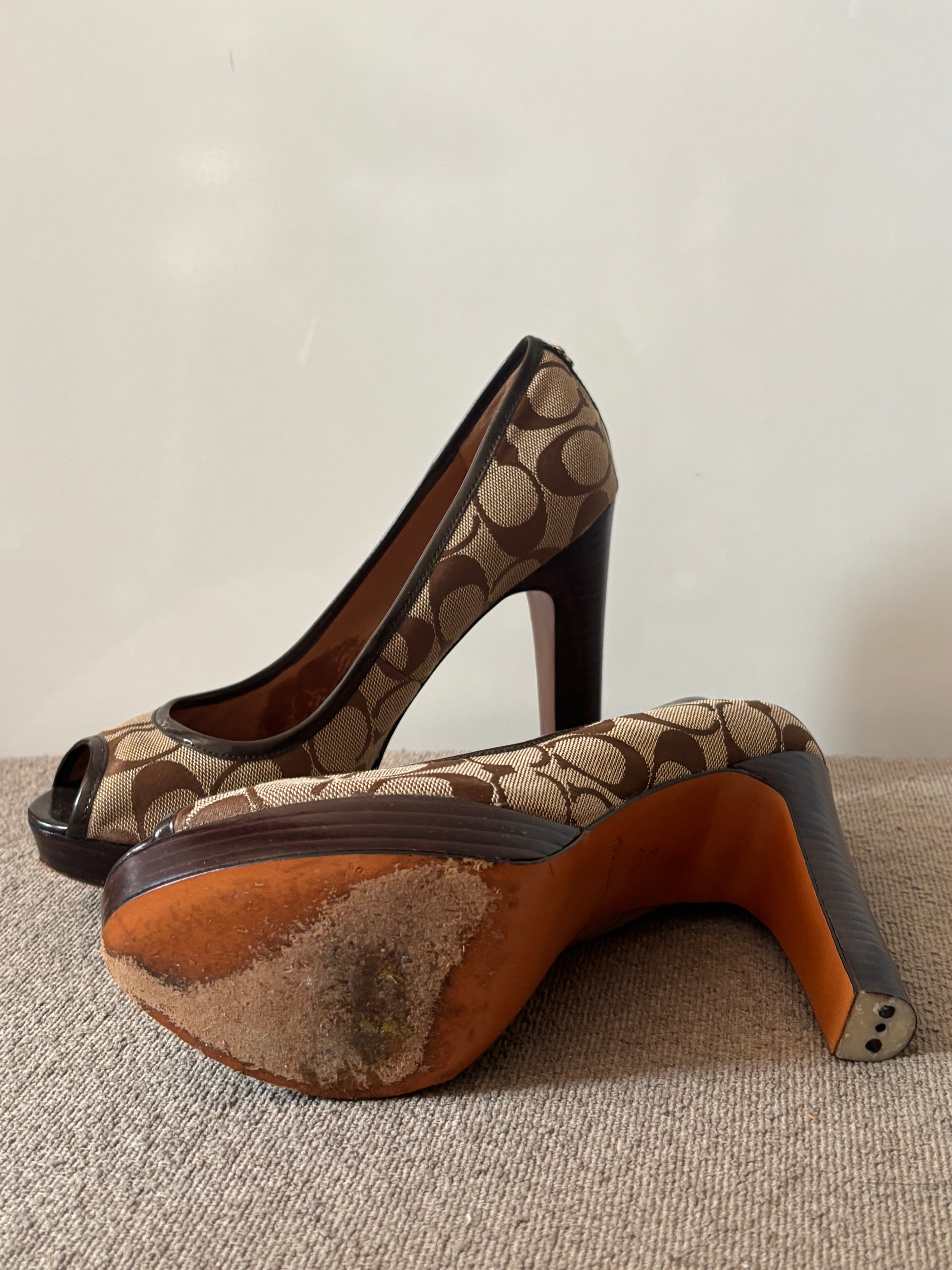 Vintage Coach Signature Peep-Toe Platform Pumps – Size 8.5