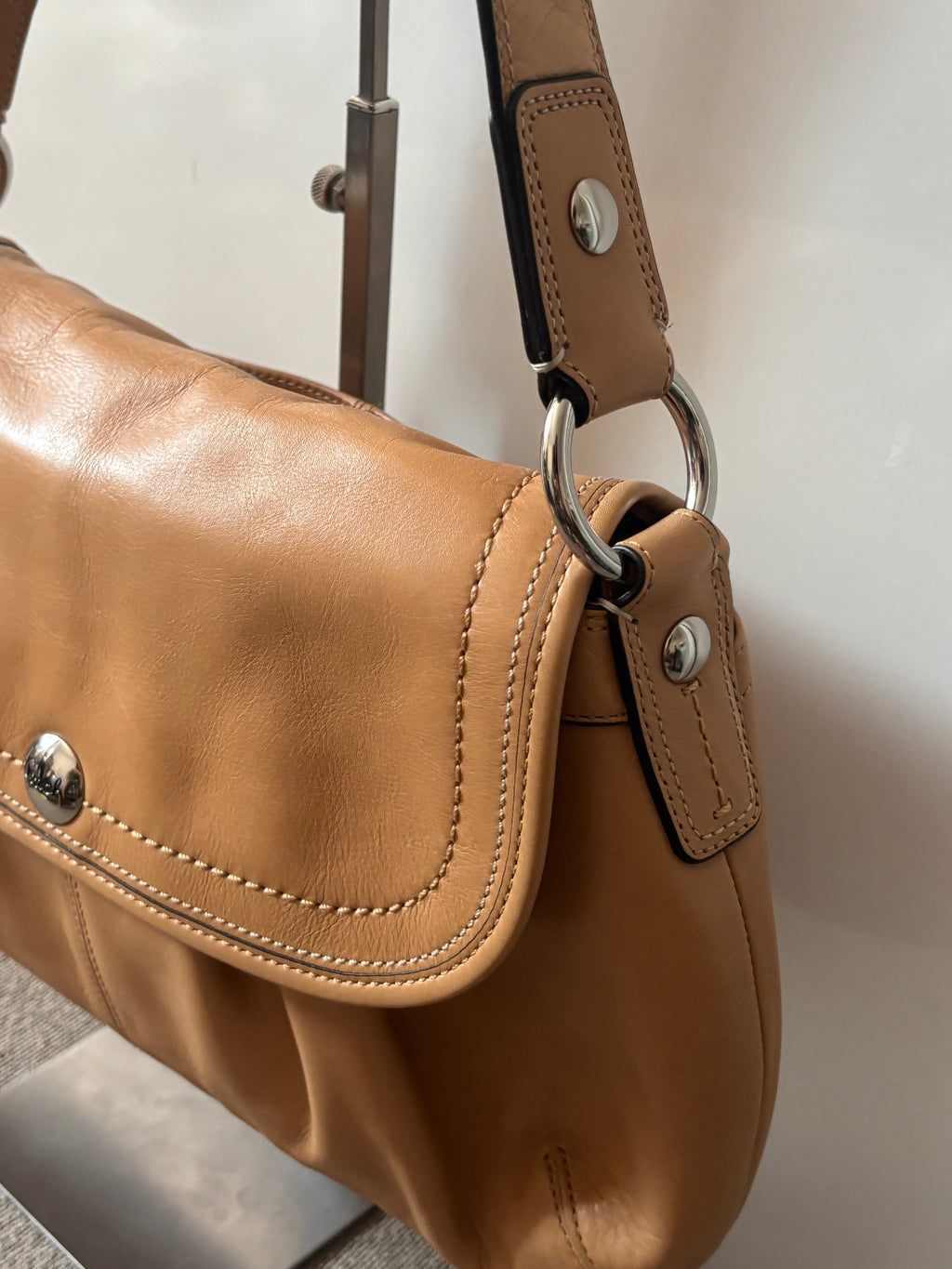 Vintage SoHo Coach F13729 Beige Flap Shoulder Bag