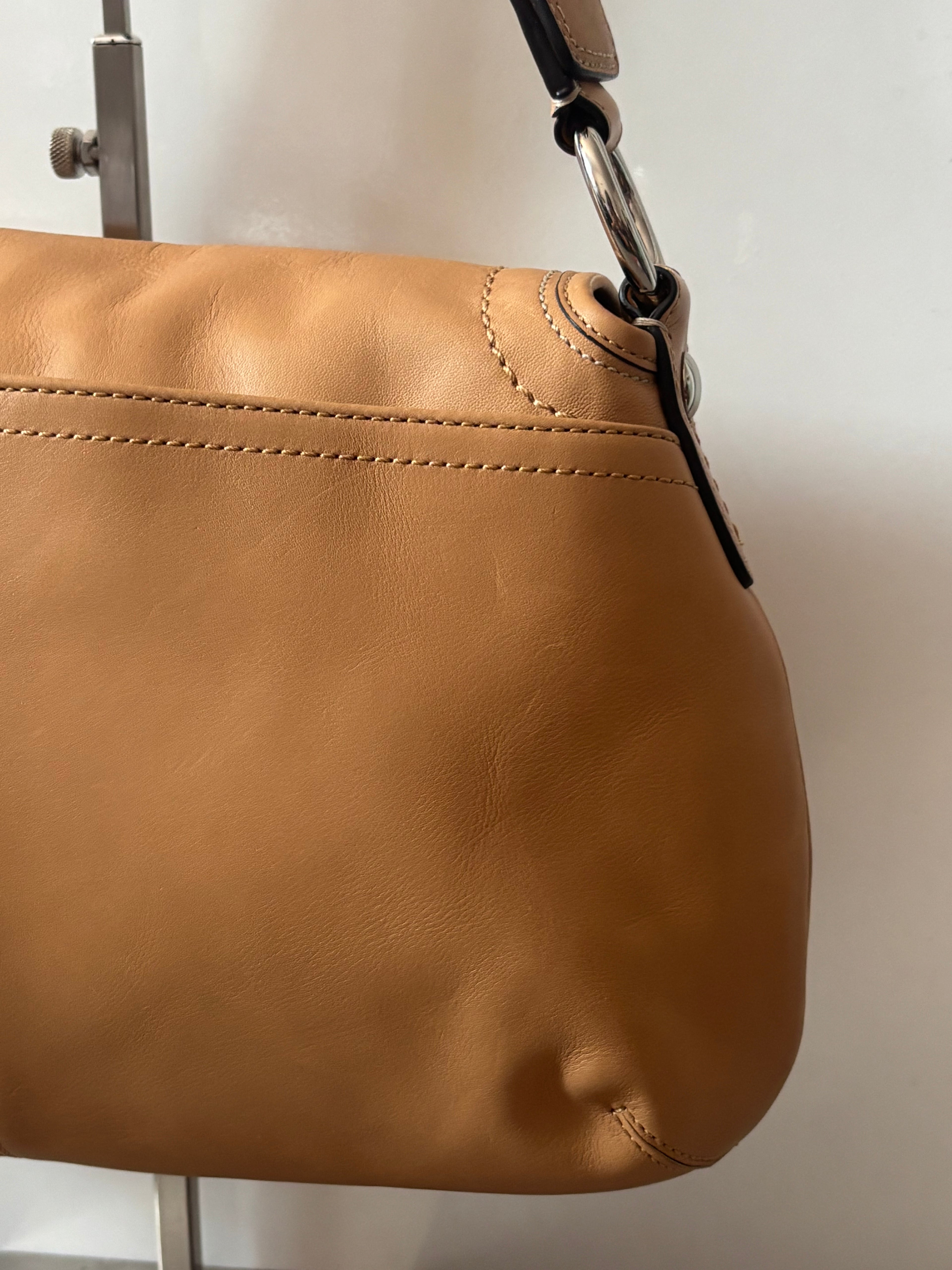 Vintage SoHo Coach F13729 Beige Flap Shoulder Bag