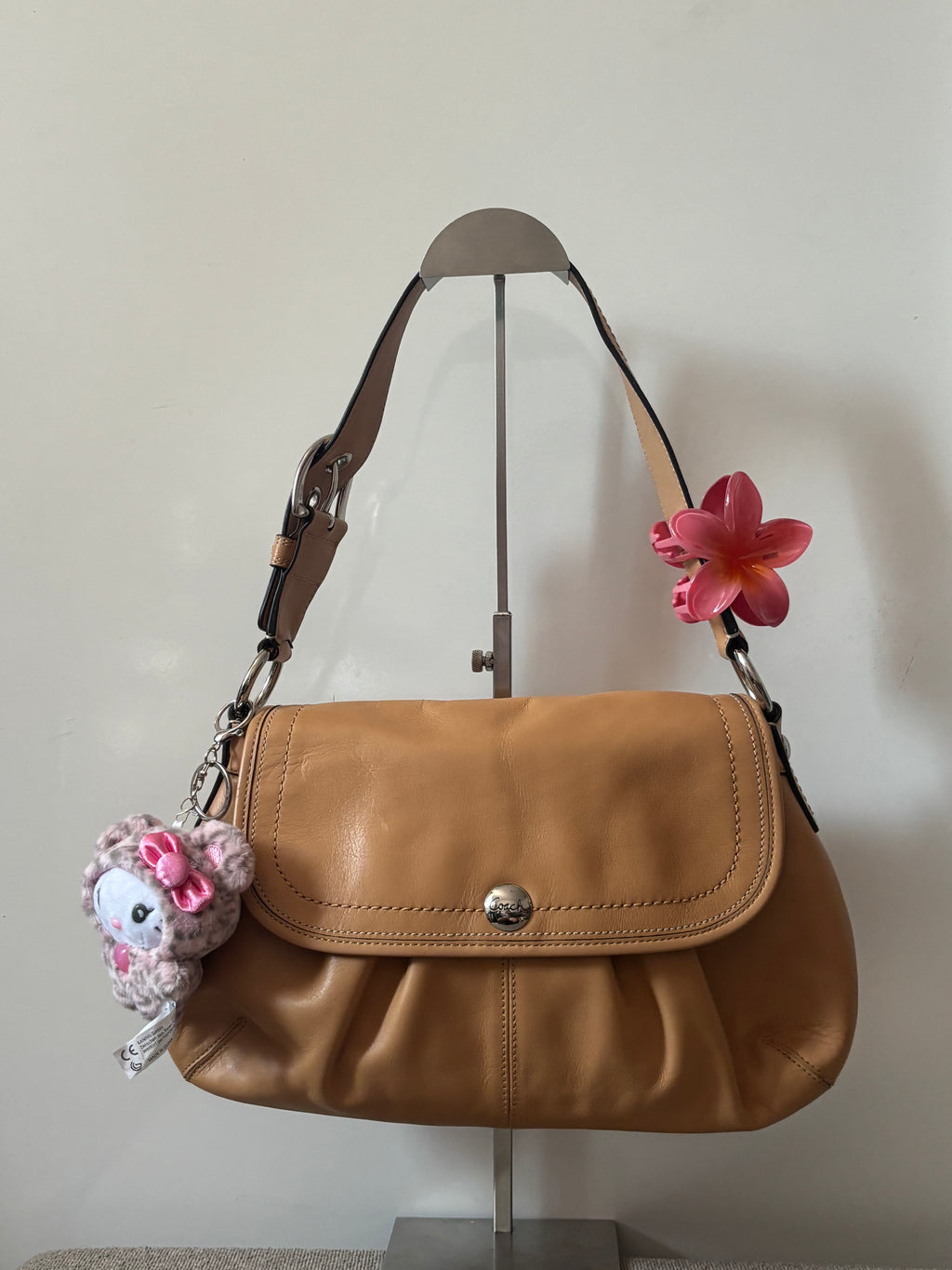 Vintage SoHo Coach F13729 Beige Flap Shoulder Bag